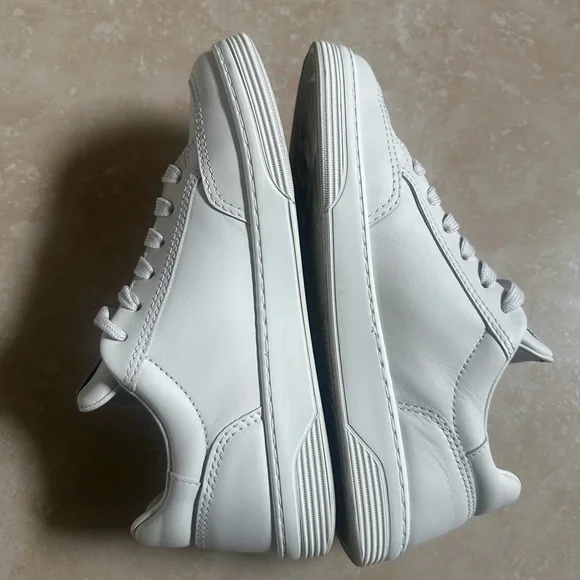 CHANEL White Leather sneakers - 8.5 - Picture 3 of 8